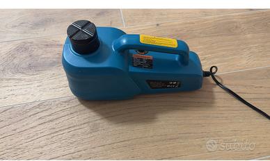 SOLLEVATORE AUTO CON OLIO IDRAULICO
