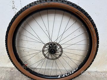 Ruota anteriore frm i 30 con copertone tlr maxxis