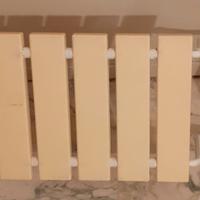 Sedile per vasca da bagno in metallo e plastica