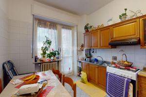 TRE LOCALI! BUONE CONDIZIONI! DOPPIA ESPOSIZIONE!