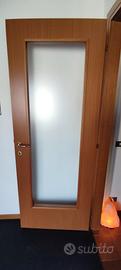 Porta da interno con vetro satinato
