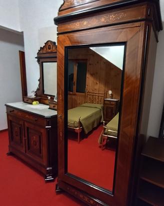 mobili di antiquariato 