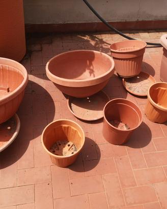 Intera collezione vasi plastica color terracotta