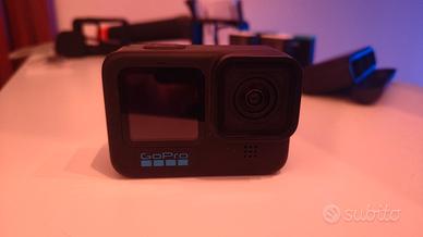 GoPro HERO 10 Black + Kit Full Accessori