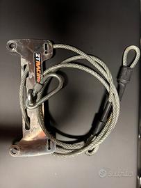 Blocca casco sotto sella