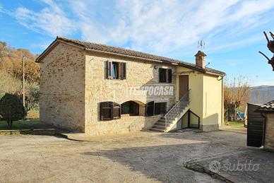 SOLUZIONE INDIPENDENTE CON CORTE PRIVATA GARAGE DO