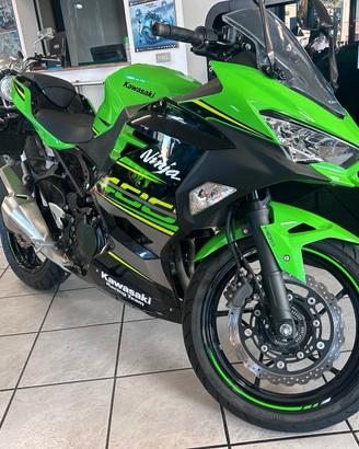 Kawasaki Ninja 400 verde