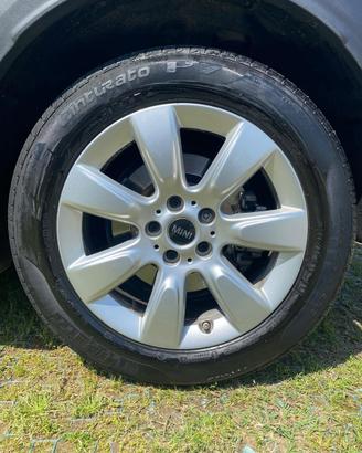Pneumatici Pirelli e cerchioni Mini