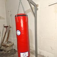 sacco boxe con supporto
