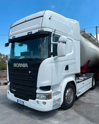 Trattore stradale Scania 450R e cisterna Spitzer