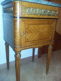 Comodino Antico in legno con marmo, cassetto