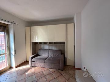 Armadio a ponte moderno color crema e legno!