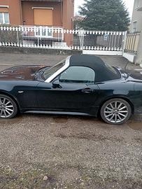 Fiat 124 spider nera anno 2017-