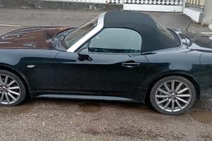 Fiat 124 spider nera anno 2017-