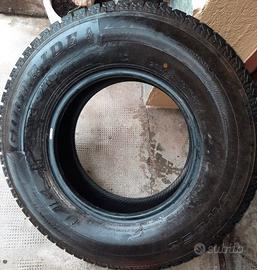 Coppia pneumatici 235-75-R15 105