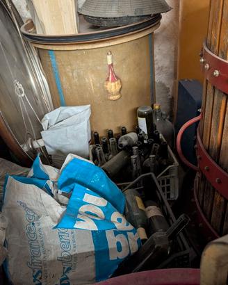 ATTREZZATURA PER CANTINA