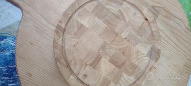 scatola di legno contenente taglia formaggi 