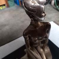 scultura di donna 