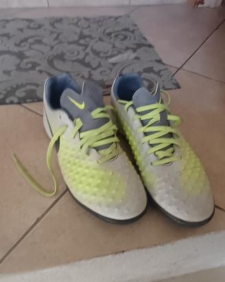 scarpe da calcetto nike 