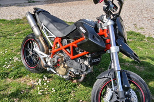Ducati hypermotard 1100