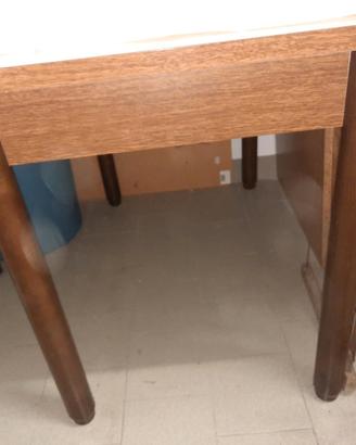 Tavolo allungabile con marmo