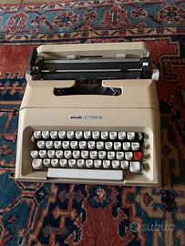 Macchina da scrivere olivetti lettera 35