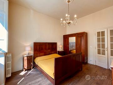 Stanza singola con balcone, zona Campidoglio