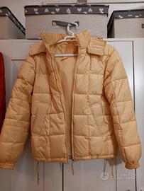 piumino giallo chiaro