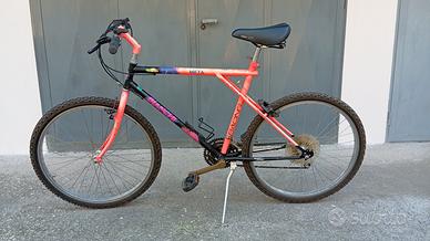 3 biciclette. 2 MTB (1 uomo+1 donna) + 1 uomo.