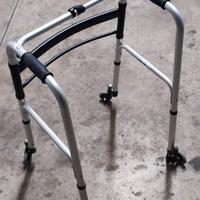 Deambulatore pieghevole per anziani