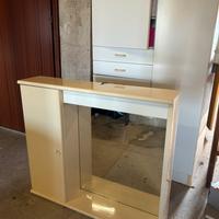 Mobiletto con specchio per il bagno e anta