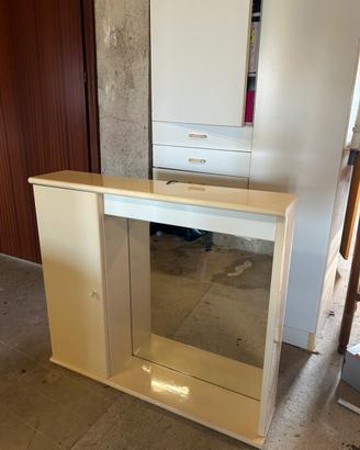 Mobiletto con specchio per il bagno e anta