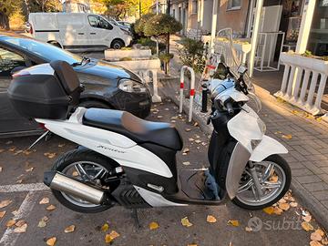 Scooter Yamaha center 150