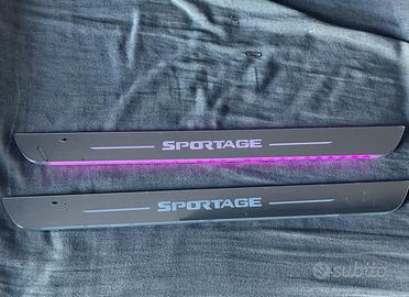 Kia Sportage: battitacco luminoso