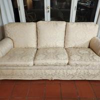 Divano con motivo raffinato 