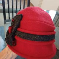 Cappello rosso in pura lana