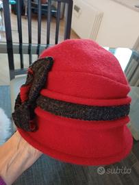 Cappello rosso in pura lana