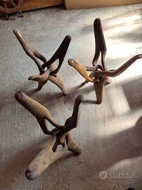 Treppiede etnico in legno 