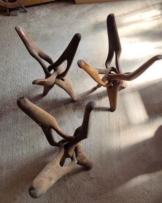 Treppiede etnico in legno 