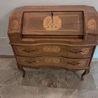 Mobile stile Maggiolini in legno con intarsi