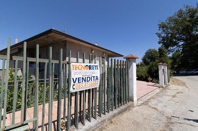 Casa indipendente a atri