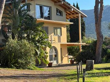 Villa di 330 m² con più di 5 locali e box auto a P