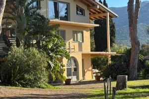 Villa di 330 m² con più di 5 locali e box auto a P