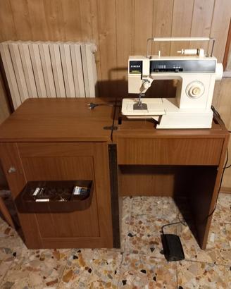 Macchina da cucire elettrica Singer con mobiletto