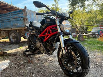Ducati Monster 796