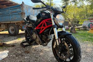 Ducati Monster 796
