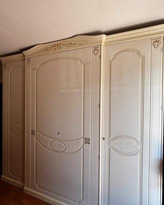 Camera da Letto Classica in Legno e Marmo