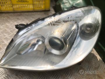 Faro anteriore Mercedes b 180