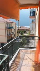 Luminoso bilocale vicino al mare