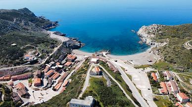 Casa indipendente su due livelli a pochi passi dal